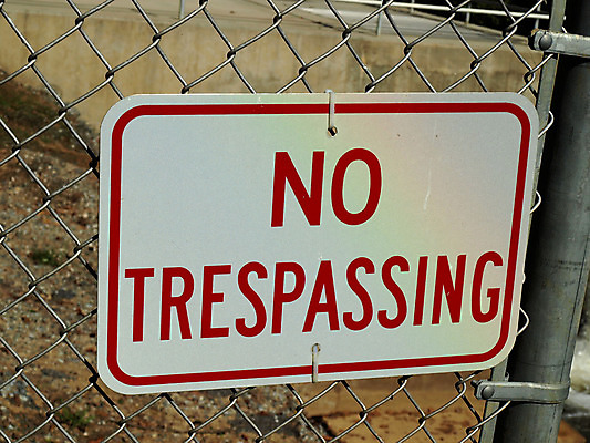 포토 JPG 해외이미지 경고 사람없음 빨간색 울타리 금지 흰색 사인 직사각형 해외202004 해외포토 도형 컬러 담장 파일형식 이미지허브