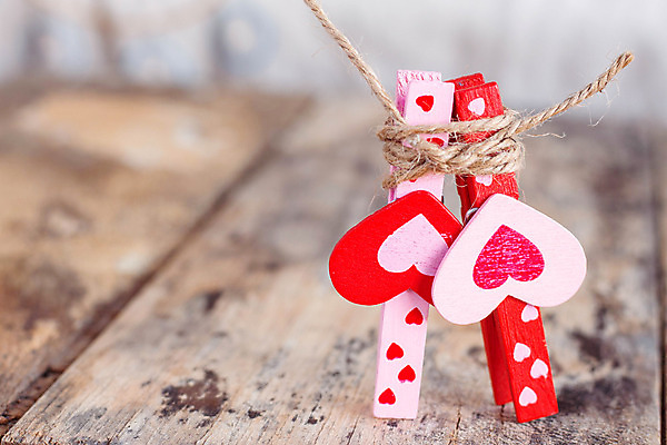 포토 JPG 해외이미지 옷 감정 벽 백그라운드 데이트 휴가 기념 발렌타인데이 선물 사랑 사람없음 목재 장식 파티 놀람 수확 흰색 마음 시골 축하 심볼 사인 복고 심플 고정 약혼 노끈 내추럴 그런지 옛날 핸드메이드 해외202004 해외포토 나무 줄 컬러 결혼 컨셉 농업 재료 데이이벤트 표정 이벤트 약속 파일형식 이미지허브