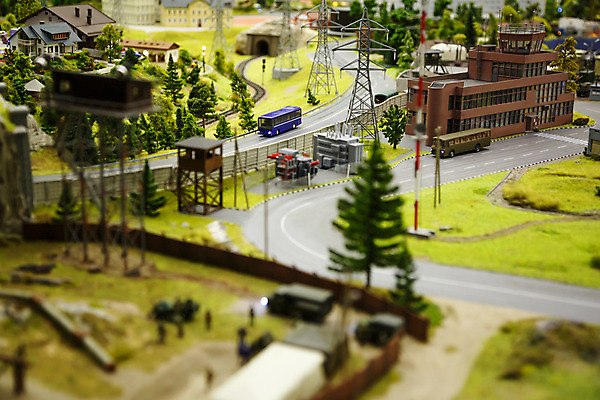 포토 JPG 해외이미지 도로 자동차 사람없음 아웃포커스 장난감 미니어처 도시 오브젝트 해외202004 해외포토 길 육상교통 교통시설 촬영기법 모형 파일형식 이미지허브