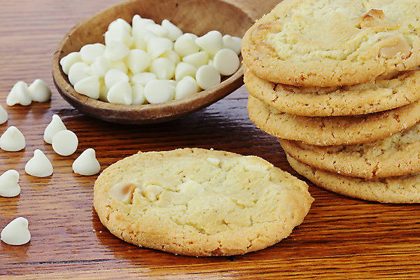 포토 JPG 해외이미지 스튜디오촬영 디저트 실내 사탕 사람없음 쌓기 쿠키 초콜릿 견과류 대접 달콤 맛 인스턴트 정크푸드 유혹 굽기 성분 나무숟가락 충동구매 해로움 핸드메이드 해외202004 해외포토 음식 컨셉 모션 내부 쇼핑 숟가락 구이 과소비 파일형식 이미지허브