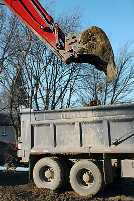 포토 JPG 해외이미지 나무 산업 지구 하늘 거리 주택 풍경 사람없음 빨간색 세로 물 기계 손상 장비 화물 가을 시골 업무 바퀴 수리 땅 삽 버리기 양동이 오브젝트 타이어 먼지 짐차 땅바닥 땅파기 비용 해외202004 해외포토 자연요소 식물 계절 컬러 컨셉 모션 자동차 바닥 건물 경제 운송업 작업 파일형식 이미지허브