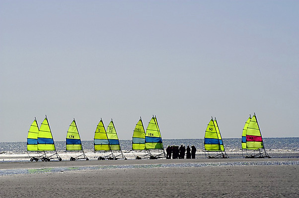 포토 JPG 해외이미지 라이프스타일 계절 모래 스포츠 바다 여행 컨셉 요트 교통시설 자연 조류 바람 휴가 아이디어 항해 사람없음 물 꿈 장비 자유 프랑스 탐색 네비게이션 프랑스어 수평선 해외202004 해외포토 자연요소 동물 문자 유럽 교통 배_교통 날씨 생활 시설 생태계 파일형식 이미지허브