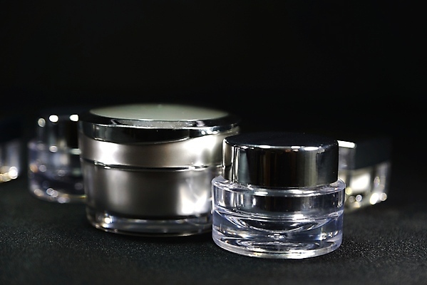 포토 JPG 해외이미지 얼굴 건강 사람없음 상자 화장품 은색 냄비 상품 피부 크림 큐브 패키지 돌봄 캡모자 해외202004 해외포토 모자_잡화 컬러 모션 신체부위 뷰티 솥 파일형식 이미지허브