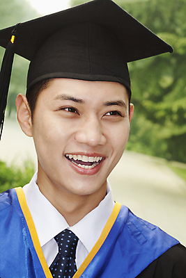 포토 JPG 해외이미지 나무 응시 교육 행복 대학생 졸업 성공 미래 짧은머리 한명 서기 이벤트 20대 야외 세로 컬러풀 중국 기쁨 꿈 축하 대학교 기회 베이징 지능 해외202004 해외포토 식물 1 학생 헤어스타일 시선 감정 아시아 컬러 컨셉 학교 모션 사람 청년 파일형식 이미지허브