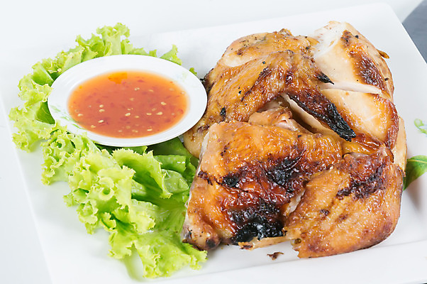 포토 JPG 해외이미지 접시 음식 조각 백그라운드 날개 스테이크 요리 사람없음 식당 식사 저녁식사 치킨 흰색 뜨거움 달콤 맛 그릴 바비큐 가슴 굽기 점심식사 드럼스틱 해외202004 해외포토 식기 컬러 컨셉 주방용품 서양음식 신체부위 상점 구이 닭고기요리 파일형식 이미지허브