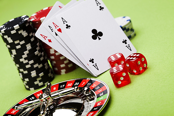 포토 JPG 해외이미지 실내 사람없음 쌓기 트럼프 포커칩 도박 카지노 주사위 룰렛 겜블 초록배경 해외202004 해외포토 백그라운드 모션 내부 초록색 놀이용품 게임 포커 파일형식 이미지허브