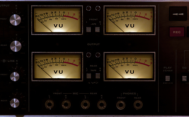 포토 JPG 해외이미지 선 음악 놀이 사람없음 빨간색 모니터 검은색 소리 장비 볼륨 왼쪽 믹서 전화기 라디오 복고 전자 오디오 테이프 방송 아날로그 스위치 계량기 얼레 빛망울 녹음기 옛날 입력 절정 채널 해외202004 해외포토 컬러 문화예술 문구용품 전자제품 빛 컴퓨터 방향 파일형식 녹음_기록 이미지허브