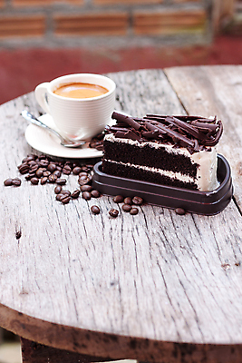 포토 JPG 해외이미지 전통문화 커피 음료 아침 콩 사람없음 목재 컵 갈색 케이크 초콜릿 거품 카페 원두 뜨거움 액체 아침식사 커피잔 향기 에스프레소 카페인 해외202004 해외포토 주간 나무 전통 식기 문화 컬러 재료 디저트 잔 곡류 상점 식사 냄새 파일형식 이미지허브