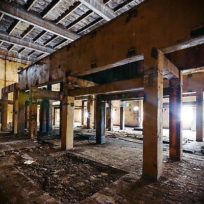 포토 JPG 해외이미지 산업 벽 백그라운드 건축양식 창문 공장 유리 벽돌 직장 사람없음 내부 건물 빛 금속 검은색 어둠 수확 도시 폐기물 위험 버리기 창고 복고 먼지 낭비 구식 그런지 깨짐 방치 썩음 옛날 철강 파멸 해외202004 해외포토 건축물 건축 컬러 컨셉 농업 회사 공업 모션 재질 쓰레기 파일형식 소멸 이미지허브