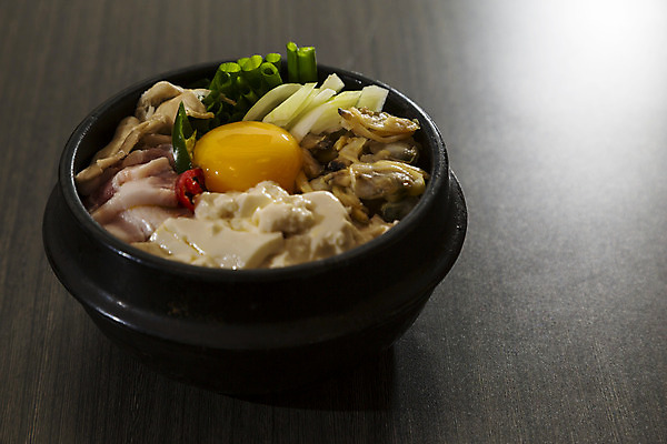 포토 JPG 해외이미지 1 전통 접시 아시아 음식 백그라운드 다이어트 채소 고추 건강 육류 돼지고기 요리 사람없음 초록색 계란 식사 저녁식사 소고기 흰색 뜨거움 닫기 수프 냄비 해산물 싱글 매움 날것 두부 서빙 점심식사 해외202004 해외포토 식기 나라 컬러 식재료 모션 알 맛 솥 파일형식 이미지허브