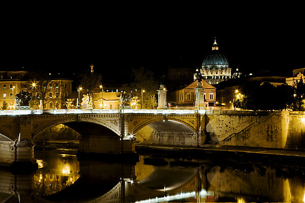 포토 JPG 해외이미지 여행 하늘색 풍경 사람없음 교회 이탈리아 야간 로마 방문 해외202004 사도궁 해외포토 자연요소 유럽 종교건축 건물 파란색 궁전 바티칸 파일형식 이미지허브