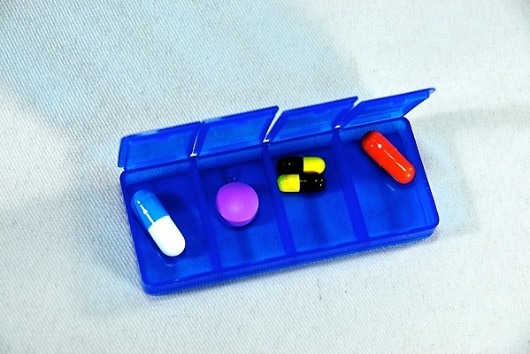 포토 JPG 해외이미지 건강 병원 주사기 사람없음 상자 알약 약 간호사 의사 기구 테라피 돌봄 해외202004 해외포토 의학 의료기기 모션 뷰티 의료진 파일형식 이미지허브