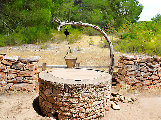 포토 JPG 해외이미지 전통 공원 문화 밧줄 섬 자연 주택 사람없음 야외 초록색 물 농장 갈색 수확 골동품 바위 시골 냄비 지중해 양동이 분수 복고 원시시대 도르래 생태학 해외202004 해외포토 자연요소 공공시설 교육 줄 바다 컬러 농업 건물 역사 솥 생태계 파일형식 이미지허브