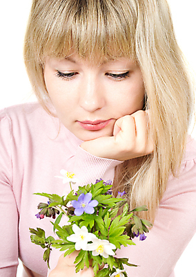 포토 JPG 해외이미지 백인 1 여자 꽃 얼굴 꽃다발 자연 관리 선물 사랑 한명 사람 초록색 노란색 유행 봄 꿈 해외202004 해외포토 서양인 식물 계절 감정 컬러 신체부위 생태계 파일형식 이미지허브