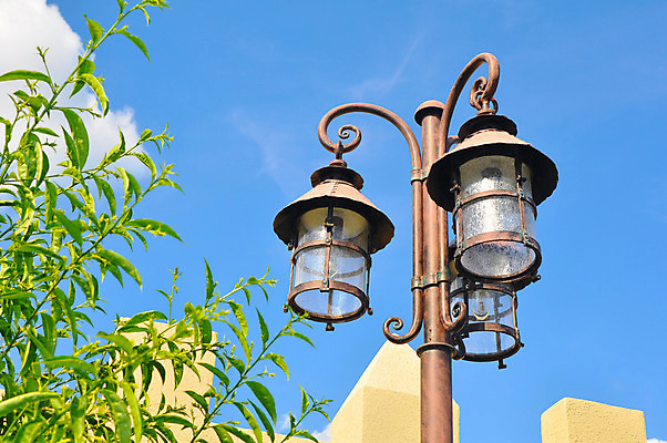 포토 JPG 해외이미지 전통 디자인 공원 북아메리카 가로등 하늘 조명 거리 미술 사람없음 야외 장식 빛 맑음 미국 장비 수확 골동품 등불 램프 도시 화려 역사 클래식 우아함 철 복고 가스 타운 고립 구식 엘리먼트 옛날 스타일 플로리다 해외202004 해외포토 공공시설 컨셉 농업 날씨 문화예술 아메리카 파일형식 이미지허브