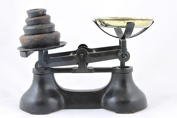 포토 JPG 해외이미지 저울 사람없음 검은색 수확 골동품 흰색 몸무게 통과 덩어리 계량 놋쇠 해외202004 해외포토 컬러 농업 파일형식 이미지허브