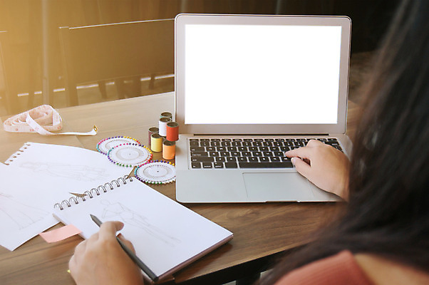 포토 JPG 해외이미지 템플릿 직업 디자인 커피 백그라운드 컨셉 인터넷 비즈니스 통신 탁자 모바일 추상 주택 직장 사람 사람없음 내부 목재 노트북 컴퓨터 사무실 우주 스크린 모니터 검은색 공책 웹 공백 흰색 키보드 업무 네트워크 작업실 소프트포커스 책상 거짓 블러 목업 힙스터 해외202004 해외포토 나무 패션 음료 컬러 가구 무늬 회사 재료 문구용품 촬영기법 건물 전자제품 작업 파일형식 이미지허브