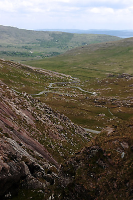 포토 JPG 해외이미지 나무 구름 도로 자연 하늘 산 풍경 사람없음 초록색 파란색 농장 농경지 시골 틈 황무지 고독 숲 언덕 좁은 암초 아일랜드 통과 고립 굴곡 왕국 직진 해외202004 해외포토 자연요소 식물 감정 유럽 길 컬러 농업 교통시설 생태계 파일형식 이미지허브