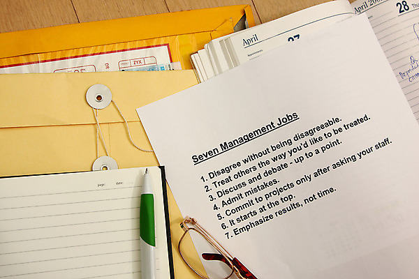 포토 JPG 해외이미지 직업 종이 안경 컨셉 비즈니스 성공 협력 봉투 사람없음 펜 다이어리 공책 업무 결과 토론 입장 반대 7 경영 콜라보레이션 해외202004 해외포토 잡화 문구용품 필기구 숫자 사무용품 작업 파일형식 이미지허브