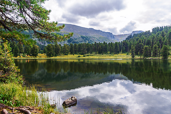 포토 JPG 해외이미지 나무 구름 도로 여행 자연 하늘 산 파노라마 풍경 사람없음 초록색 여름 파란색 강 계곡 바위 숲 언덕 절정 해외202004 해외포토 자연요소 식물 계절 길 컬러 교통시설 촬영기법 돌_바위 생태계 파일형식 이미지허브