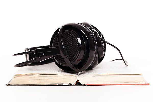 포토 JPG 해외이미지 교육 종이 음악 이어폰 백그라운드 컨셉 통신 학교 놀이 휴식 아이디어 사람없음 책 독서 헤드폰 자료 소리 듣기 장비 정보 흰색 가르침 도서관 볼륨 오브젝트 전자 오디오 문학 철사 양장본 뮤지컬 소프트웨어 온라인강의 지능 해외202004 해외포토 컬러 음향기기 모션 문화예술 전자제품 강의 파일형식 언택트 이미지허브