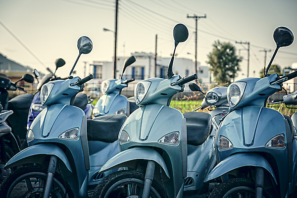 포토 JPG 해외이미지 디자인 유럽 스포츠 교통시설 사람없음 야외 여름 파란색 빛 태양 이탈리아 오토바이 수확 그룹 클래식 우아함 시원함 지중해 향수 심플 구식 옛날 해외202004 해외포토 자연요소 계절 나라 바다 컬러 교통 컨셉 농업 바이크 화장품 시설 파일형식 이미지허브