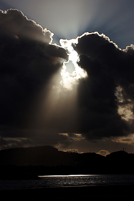 포토 JPG 해외이미지 구름 계절 여행 백그라운드 자연 하늘 날씨 산 풍경 사람없음 야외 여름 파란색 컬러풀 검은색 황혼 일몰 흰색 폭풍 폭풍우 해외202004 해외포토 자연요소 컬러 노을 비_날씨 자연재해 생태계 파일형식 이미지허브