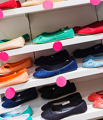 포토 JPG 해외이미지 여자 구두 백그라운드 신발 선반 부츠 선물 사람없음 세트 유행 세일 상점 방 그룹 변화 우아함 선택 샌들 가죽 수집 깃털 심플 소매 단상 엘리먼트 스타일 부족함 해외202004 해외포토 가구 컨셉 사람 파일형식 이미지허브