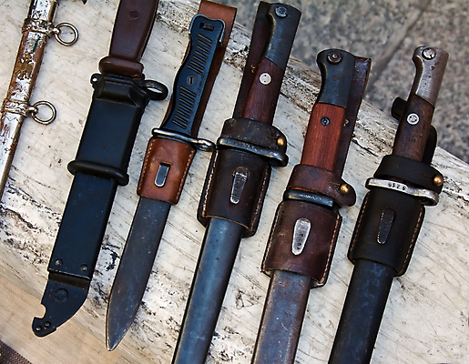 포토 JPG 해외이미지 무기 사람없음 금속 검은색 수확 골동품 칼날 역사 칼 가장자리 복고 군용 싸움 옛날 철강 총포 해외202004 해외포토 컬러 농업 모션 재질 군대 둘레 파일형식 이미지허브