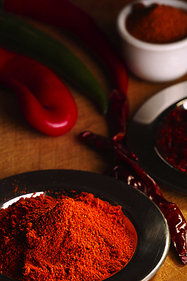 포토 JPG 해외이미지 접시 고추 파프리카 사람없음 빛 그늘 먹기 향신료 꼬투리 해외202004 해외포토 식기 채소 모션 향미료 파일형식 이미지허브