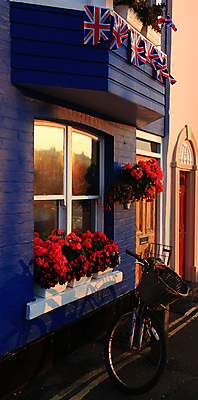 포토 JPG 해외이미지 문화 백그라운드 건축양식 벽돌 영국 주택 사람없음 빨간색 파란색 깃발 심볼 연립주택 잭 애국심 빅토리아 왕국 전국 해외202004 해외포토 건축 유럽 컬러 건물 파일형식 이미지허브