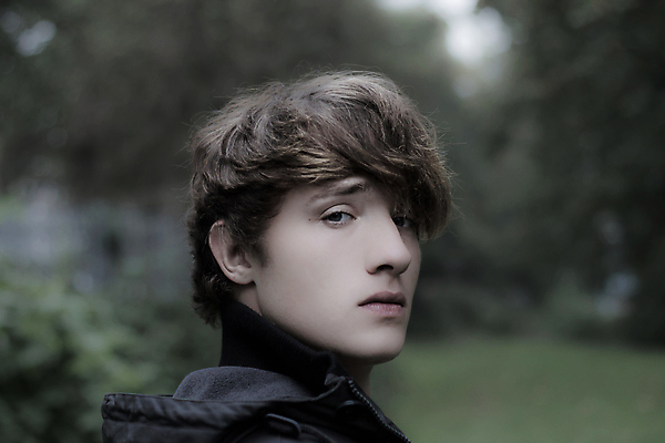 포토 JPG 해외이미지 응시 시선 남자 얼굴 포즈 생각 자연 한명 성인 야외 10대 유행 최고 입 내추럴 스타일 해외202004 해외포토 1 청소년 사람 신체부위 생태계 파일형식 이미지허브