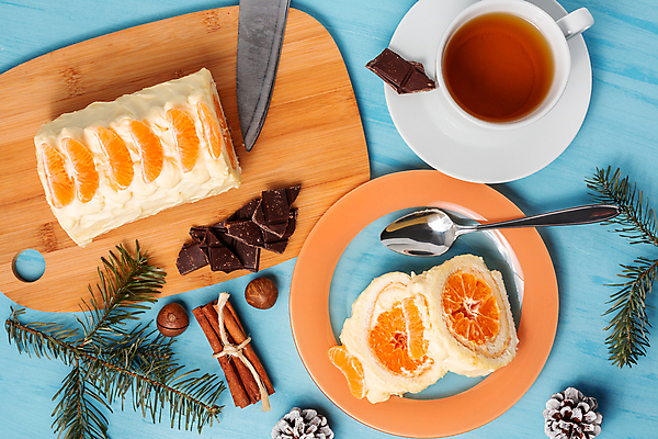 포토 JPG 해외이미지 단면 디저트 귤 실내 사람없음 하이앵글 롤케이크 해외202004 해외포토 음식 뷰포인트 과일 내부 케이크 파일형식 이미지허브