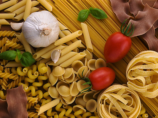 포토 JPG 해외이미지 음식 다이어트 토마토 재료 파스타 건강 마늘 스파게티 요리 사람없음 노란색 이탈리아 그룹 지중해 국수 날것 해외202004 해외포토 유럽 바다 컬러 채소 서양음식 면류 파일형식 이미지허브