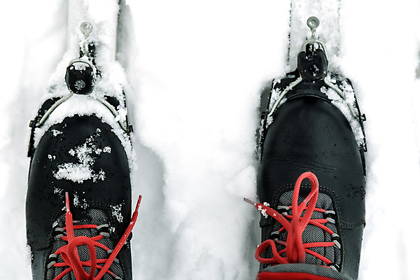 포토 JPG 해외이미지 라이프스타일 계절 남자 스포츠 십자가 겨울 자연 휴가 스키 부츠 사람없음 기계 흰색 휴양지 내추럴 추적 해외202004 해외포토 컬러 신발 모션 겨울스포츠 사람 생활 장소 생태계 파일형식 이미지허브