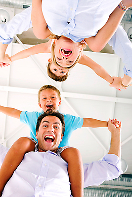 포토 JPG 해외이미지 백인 커플 응시 여자 딸 행복 아들 무기 어린이 40대 가족 엄마 남편 함께함 실내 소년 여러명 성인 아내 아빠 흰배경 열광 언니 남동생 해외202004 해외포토 서양인 시선 남자 감정 중년 다수 백그라운드 컨셉 관계 사람 내부 흰색 자매 동생 파일형식 이미지허브