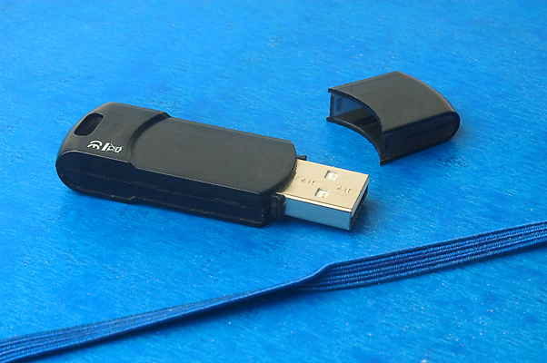 포토 JPG 해외이미지 교육 종이 이동 비즈니스 열쇠 문구용품 사람없음 야외 책 컴퓨터 사무실 상점 디지털 쪽지 공책 자료 공백 장비 정보 주름 메시지 닫기 플러그 잡지 연결 주머니 USB 오브젝트 문서 보안 전자 페이지 질서 바인더 시트 패드 고립 조언 하드웨어 해외202004 해외포토 컨셉 모션 안전 간행물 전자제품 사무용품 예절 파일형식 이미지허브