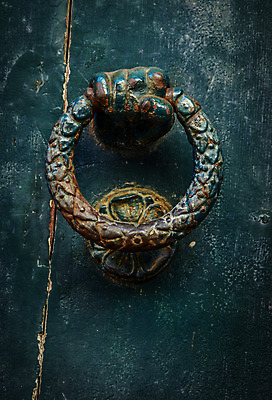 포토 JPG 해외이미지 전통 손 유럽 건축양식 날씨 출입구 손잡이 사람 사람없음 목재 장식 초록색 문 마을 금속 페인트 주먹 수확 골동품 시골 원형 거친 화려 그리기 역사 닫기 철 묘사 부식 질감 복고 문고리 스크래치 무거움 그런지 옛날 해외202004 해외포토 도형 나무 건축 나라 컬러 컨셉 농업 재료 모션 재질 신체부위 무게 파일형식 이미지허브