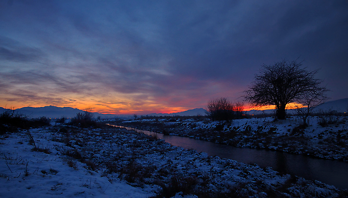 포토 JPG 해외이미지 나무 실루엣 백그라운드 겨울 밭 자연 하늘 불꽃 그림자 풍경 사람없음 목재 빨간색 파란색 빛 햇빛 태양 노란색 일출 맑음 검은색 어둠 황혼 일몰 꿈 사막 수확 광선 시골 황금 숲 큼 장면 마법 내추럴 해외202004 해외포토 자연요소 식물 계절 컬러 농업 재료 불 날씨 촬영기법 노을 크기 생태계 파일형식 이미지허브