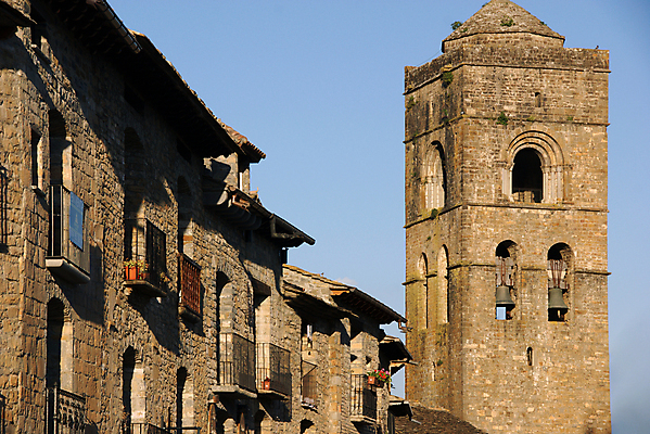 포토 JPG 해외이미지 전통 외관 꽃 유럽 문화 도로 길 벽 여행 건축양식 거리 주택 풍경 사람없음 야외 건물 여름 마을 수확 바위 성 역사 스페인 재산 언덕 광장 좁은 장면 타운 아라곤 옛날 해외202004 해외포토 식물 건축물 계절 건축 나라 농업 교통시설 금융 돌_바위 도시 파일형식 이미지허브