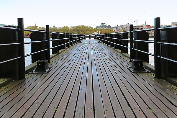 포토 JPG 해외이미지 영국 잉글랜드 사람없음 목재 울타리 항구 런던 소멸 해외202004 해외포토 나무 유럽 재료 교통시설 담장 파일형식 이미지허브