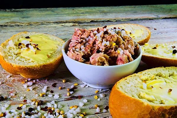 포토 JPG 해외이미지 접시 음식 바다 분홍색 조각 백그라운드 포크 다이어트 파슬리 건강 어류 요리 사람없음 초록색 금속 식사 저녁식사 샐러드 흰색 신선 사발 캔 맛 상품 참치 해산물 속도 준비 올리브 부드러움 연어 통조림 덩어리 점심식사 오메가 해외202004 해외포토 식기 열매 컬러 컨셉 채소 재질 수중동물 감각 사기그릇 파일형식 이미지허브