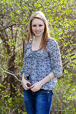 포토 JPG 해외이미지 백인 모델 1 계절 여자 행복 바람 한명 사람 성인 야외 초록색 금발 유행 환경 맑음 침묵 봄 흰색 시골 신선 멀리 해외202004 해외포토 자연요소 서양인 헤어스타일 감정 컬러 날씨 소리 파일형식 이미지허브