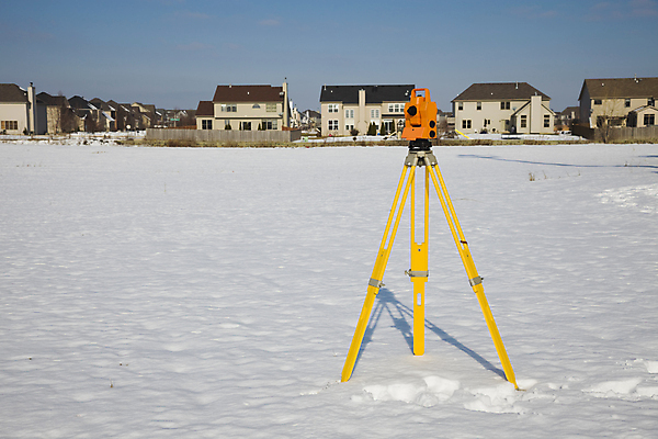 포토 JPG 해외이미지 지도 노동자 안테나 사람없음 야외 탑 추위 작업 엔지니어 땅 측정 지형 노력 삼각대 공학 측량사 프리즘 해외202004 해외포토 직업 건축물 교육 통신 기술자 광학기기 파일형식 이미지허브