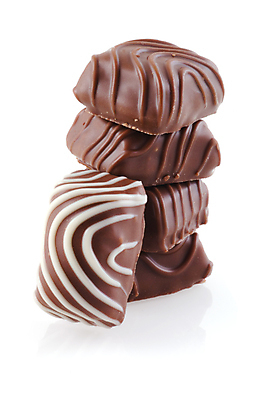 포토 JPG 해외이미지 음식 백그라운드 디저트 발렌타인데이 사탕 사람없음 갈색 쌓기 과자 초콜릿 흰색 대접 달콤 맛 설탕 오브젝트 고립 해로움 해외202004 해외포토 컬러 컨셉 모션 데이이벤트 파일형식 이미지허브