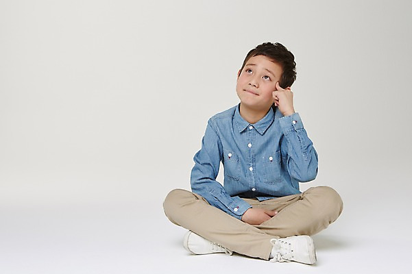 포토 JPG 스튜디오촬영 전신 외국인 해외기획촬영 남자 초등학생 어린이 생각 모션 실내 한명 사람 동양인 손짓 앞모습 10대 일본인 분석 고민 가부좌 의문 2015년일본 남자만 남자한명만 십대만 십대남자만 십대남자한명만 국내포토 1 학생 감정 뷰포인트 컨셉 청소년 앉기 인종 내부 파일형식