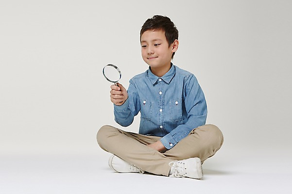 포토 JPG 스튜디오촬영 전신 외국인 해외기획촬영 남자 초등학생 어린이 모션 돋보기 실내 한명 미소 들기 사람 앉기 동양인 앞모습 10대 관찰 일본인 분석 의문 2015년일본 남자만 남자한명만 십대만 십대남자만 십대남자한명만 국내포토 1 학생 뷰포인트 컨셉 청소년 표정 인종 내부 파일형식