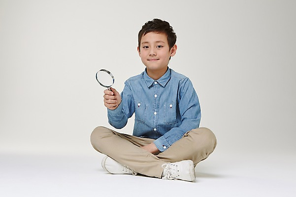 포토 JPG 스튜디오촬영 전신 외국인 해외기획촬영 남자 초등학생 어린이 모션 돋보기 실내 한명 미소 들기 사람 앉기 동양인 앞모습 10대 관찰 일본인 분석 의문 2015년일본 남자만 남자한명만 십대만 십대남자만 십대남자한명만 국내포토 1 학생 뷰포인트 컨셉 청소년 표정 인종 내부 파일형식