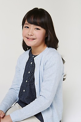 포토 JPG 스튜디오촬영 외국인 해외기획촬영 여자 초등학생 어린이 모션 실내 한명 미소 사람 앉기 동양인 상반신 10대 일본인 2015년일본 여자만 여자한명만 소녀만 국내포토 1 학생 청소년 표정 인종 내부 어린이만 파일형식