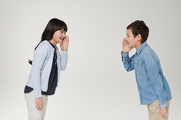 포토 JPG 스튜디오촬영 외국인 해외기획촬영 여자 남자 초등학생 어린이 모션 실내 서기 미소 사람 동양인 손짓 상반신 두명 옆모습 10대 마주보기 외침 도움 목표 일본인 알림 2015년일본 십대만 국내포토 학생 뷰포인트 컨셉 청소년 표정 인종 내부 소리 파일형식